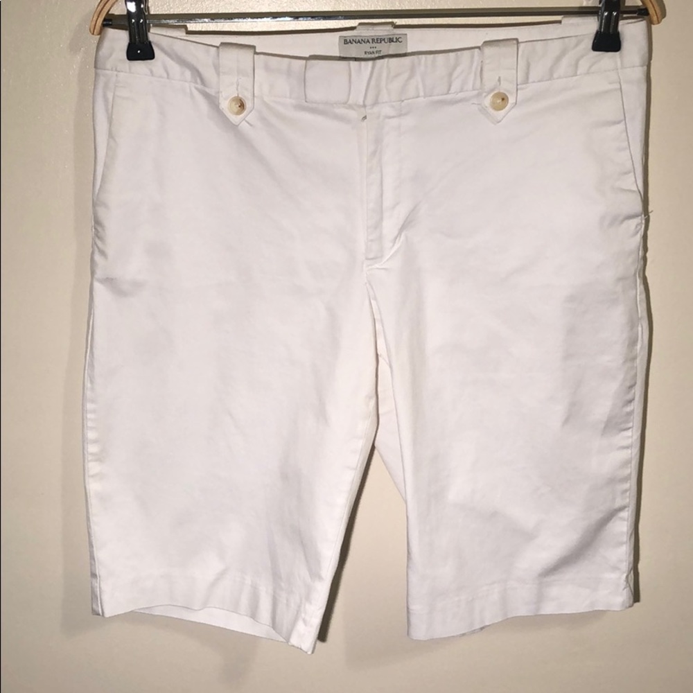 Banana Republic Bermuda white shorts
